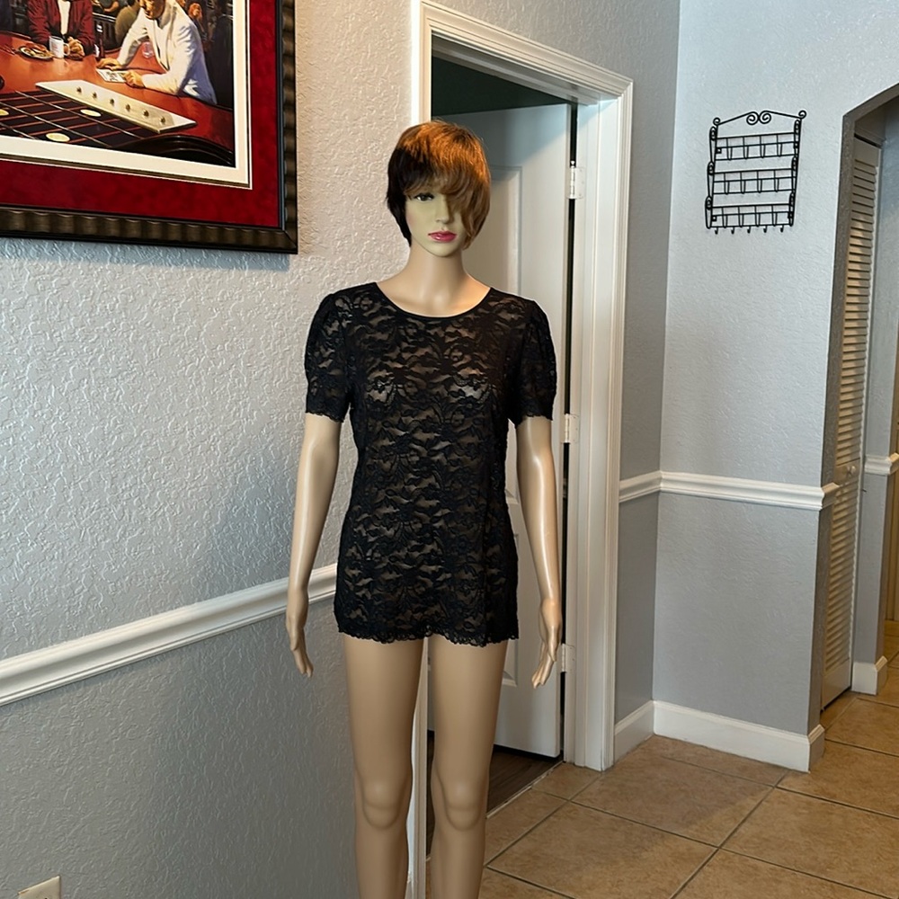 New without tag moda international women’s lace top size large